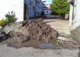 ����ĳС���ſڱ��ѷŴ���������(������735)