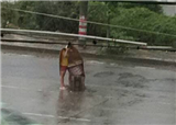 ���굱ͷ����ϯ�ӵ�ɡ(������2640)