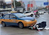 ��߷���⳵ײ��С��ƿ (������66)