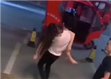 ��Ϧǰҹ������һŮ�Ӵ�����¥�ϵ��£�������ҽ(������948)